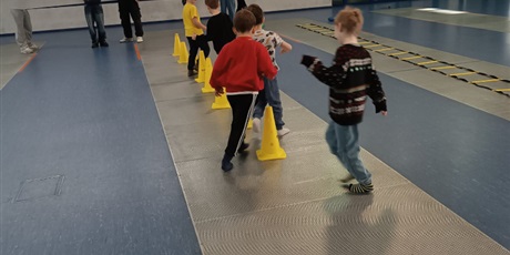 Powiększ grafikę: W GDAŃSKIEJ SZKOLE SZERMIERKI