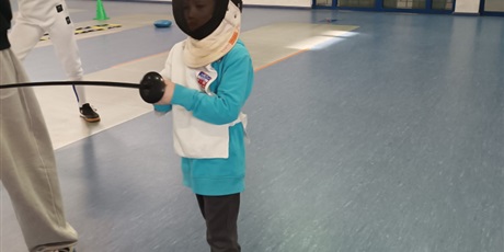 Powiększ grafikę: W GDAŃSKIEJ SZKOLE SZERMIERKI