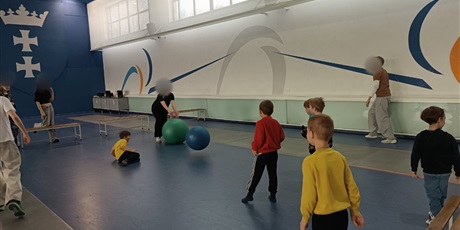 Powiększ grafikę: W GDAŃSKIEJ SZKOLE SZERMIERKI