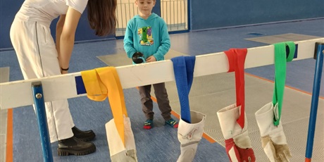 Powiększ grafikę: W GDAŃSKIEJ SZKOLE SZERMIERKI