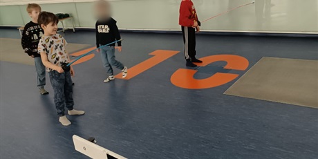 Powiększ grafikę: W GDAŃSKIEJ SZKOLE SZERMIERKI